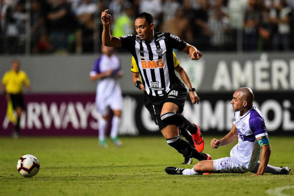 Mineiro cumple con Cazares al mando y pasa de fase