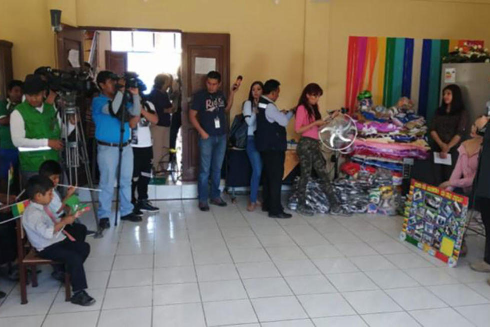 Vicepresidente entrega equipos y víveres a un hogar de niños en Vinto
