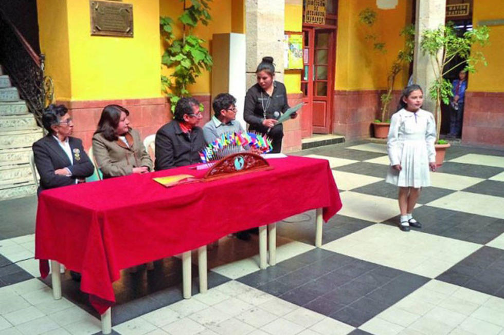 Condecoran a grupo por su aporte cultural