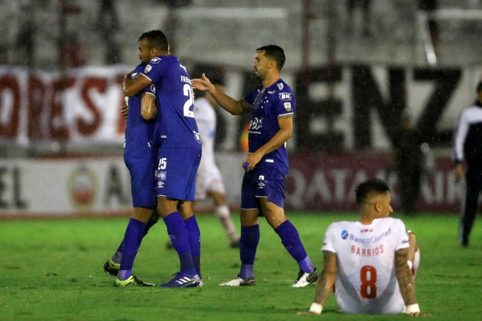 Cruzeiro se estrena con un triunfo sobre Huracán