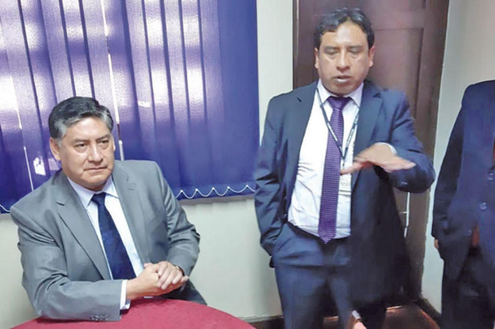 Fiscales revelan amenazas por indagar a exjefe policial 