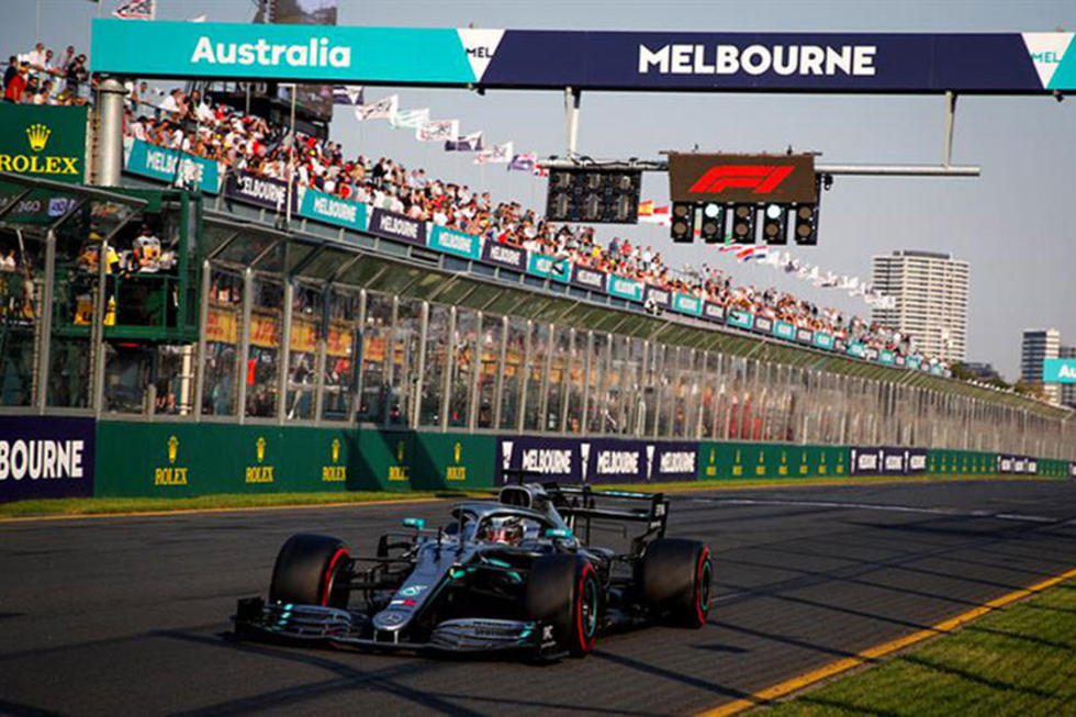 Hamilton da un golpe de autoridad en Australia
