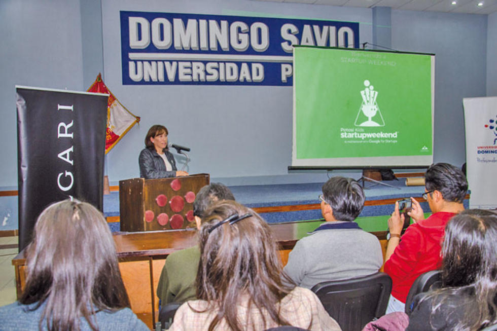 Capacitan a jóvenes para que comiencen emprendimientos empresariales