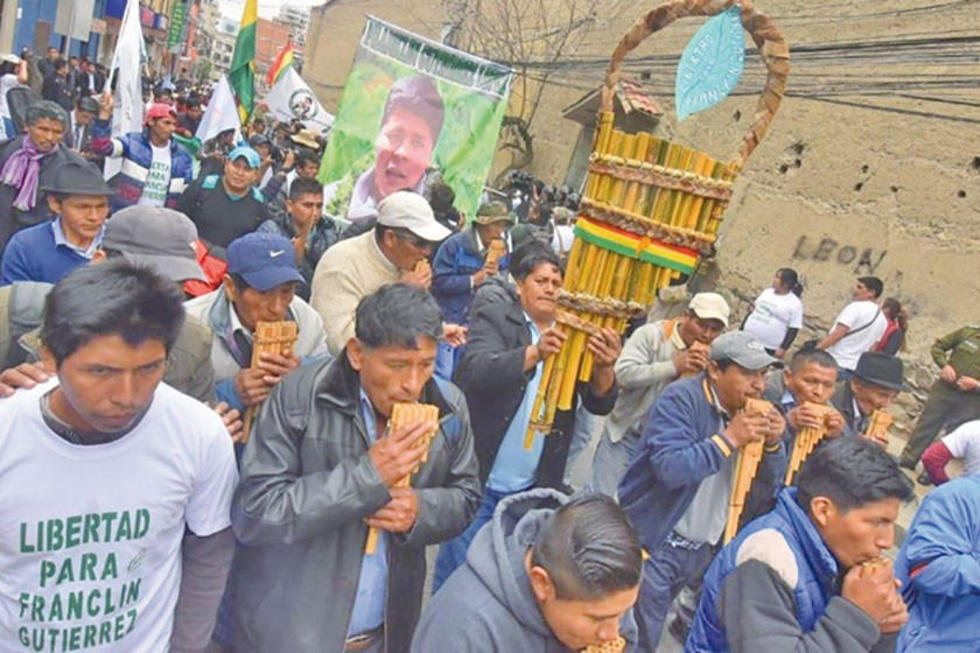 Adepcoca marcha por la liberación de su dirigente