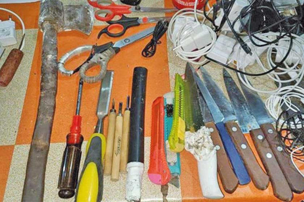 Hallan armas blancas en requisa en una cárcel