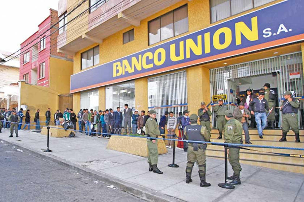 Imputan a cinco exfuncionarios del Banco Unión por desfalco