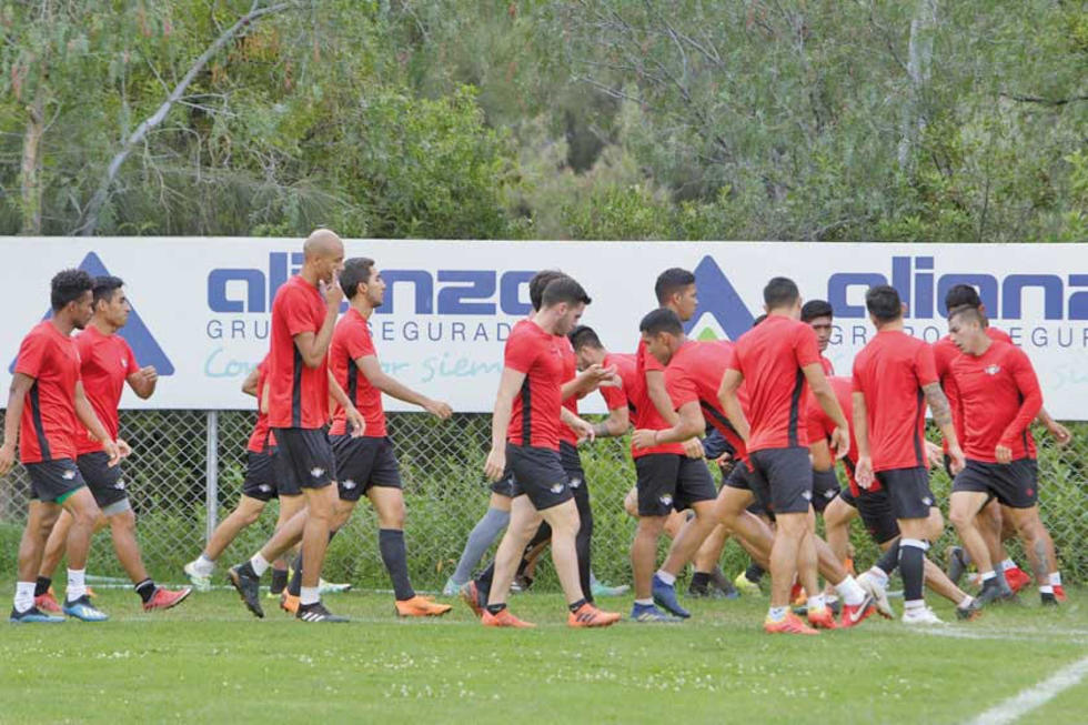 El Hércules aviador quiere derribar al líder 