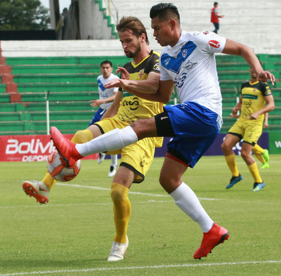 Destroyers vence al Santo de local
