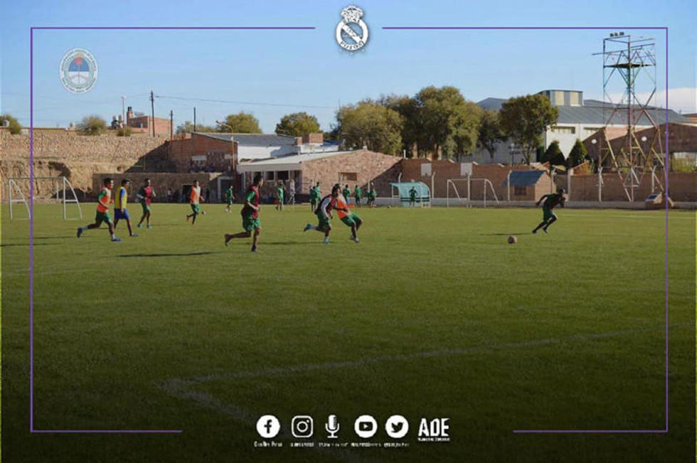 El técnico Leandro Cabrera fortalece la parte física de los jugadores lilas