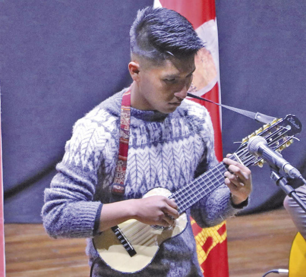 Alistan evento de charango sin contar con apoyo externo