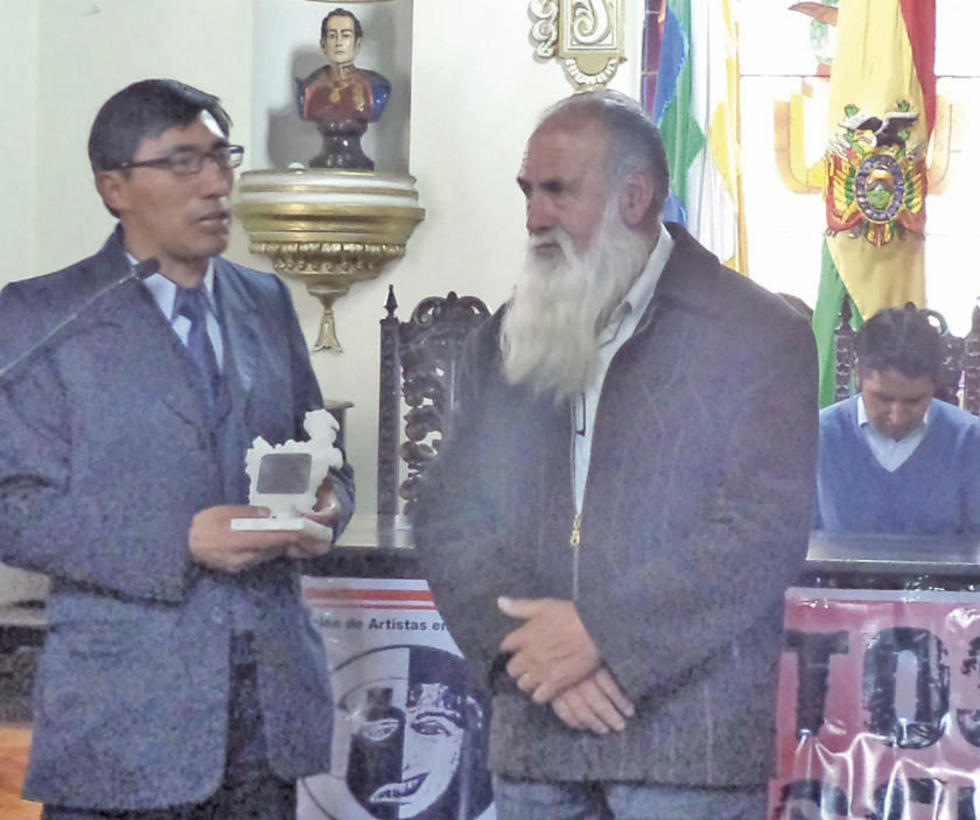 Reconocen a un maestro del teatro