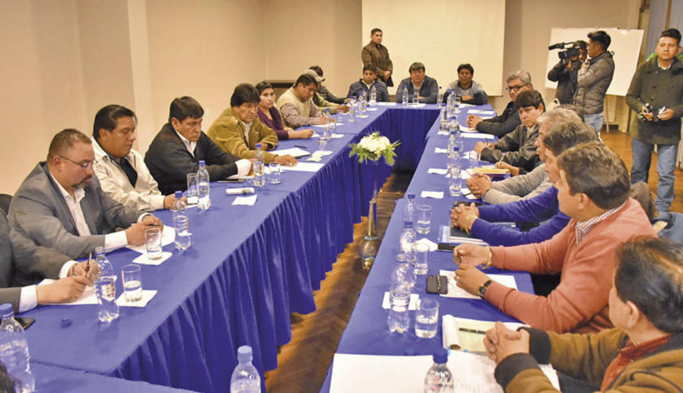 Evo Morales compromete apoyo a construcción de aeropuerto