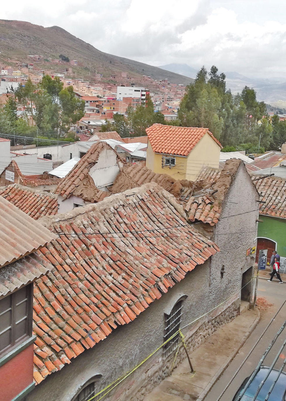 Lluvias causaron el colapso de tres viviendas de alto valor