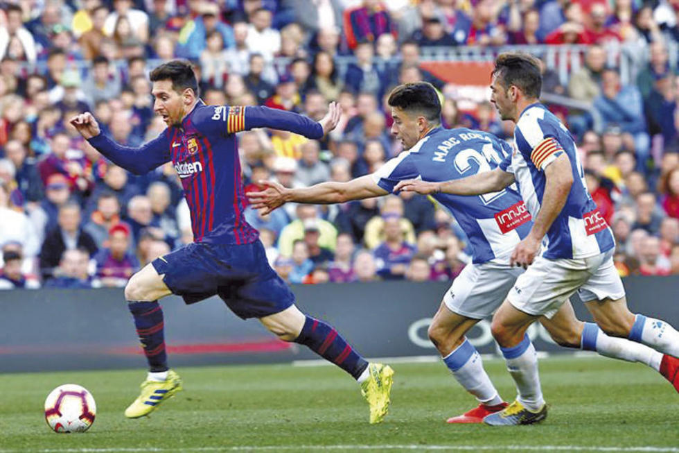 Barcelona gana con goles de Messi