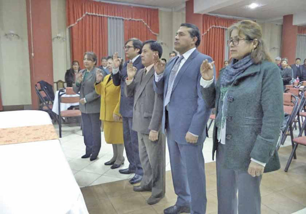 Médicos se alistan para defender a su sector