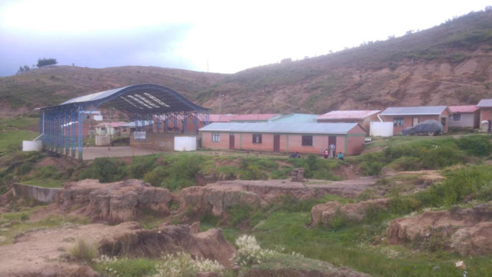 Alcalde denuncia que los dirigentes obligaron a pasar clases en carpas 