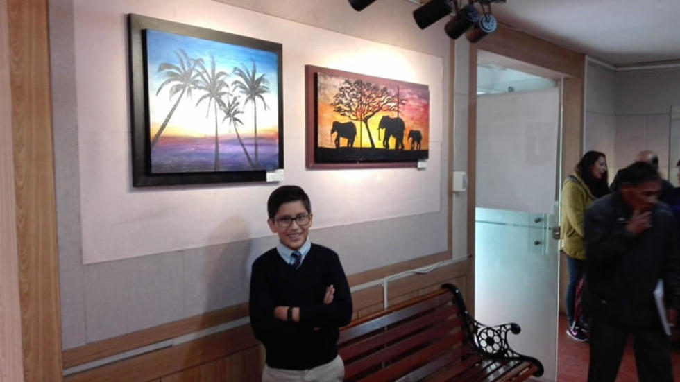 Niño expone la naturaleza en la Casa del Artista