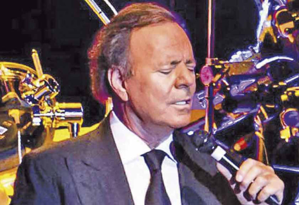 Julio Iglesias celebra sus 50 años de carrera en México