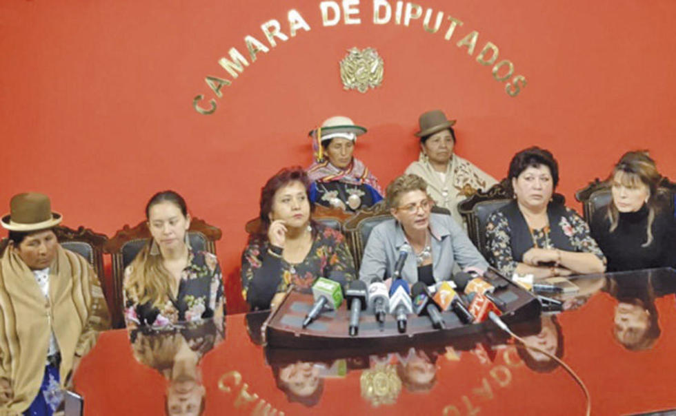 Legisladoras exigen renuncia de Ceballos y advierten juicio