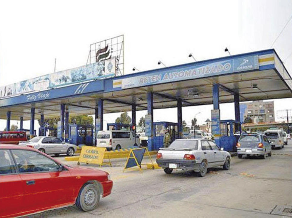 Suspenden la retención de 20 centavos del peaje para transporte paceño