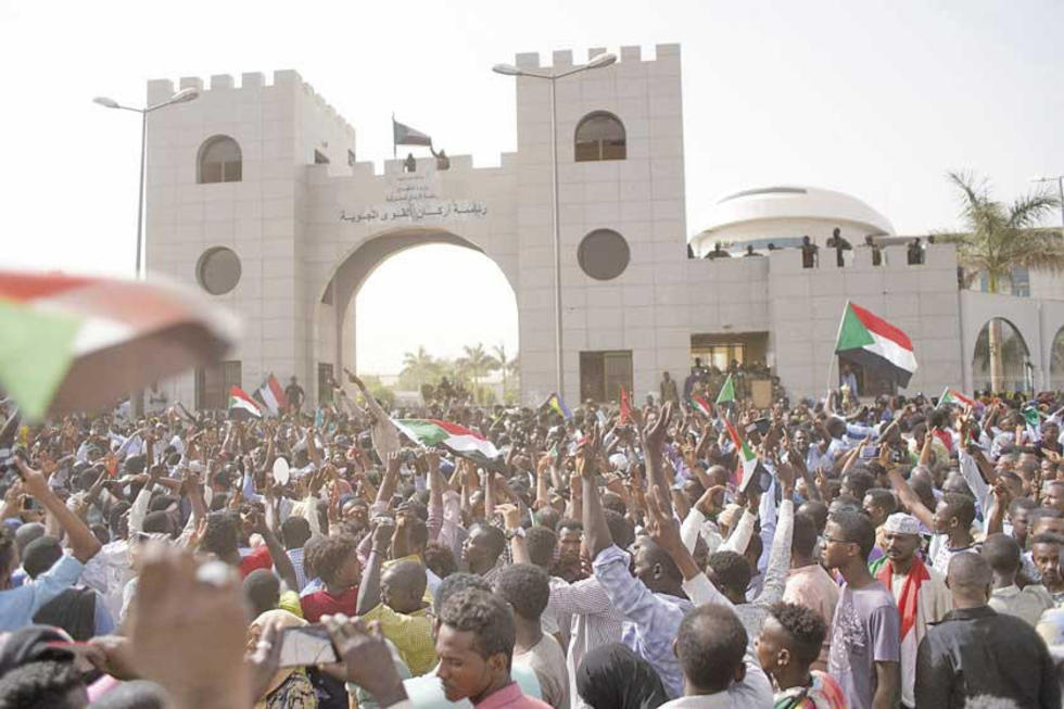 Ejército de Sudán saca a Omar al Bashir del poder tras 30 años