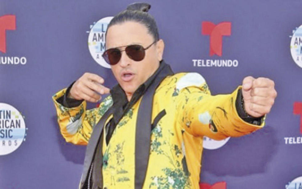 Elvis Crespo lanza reedición de disco "Suavemente", en su 20 aniversario