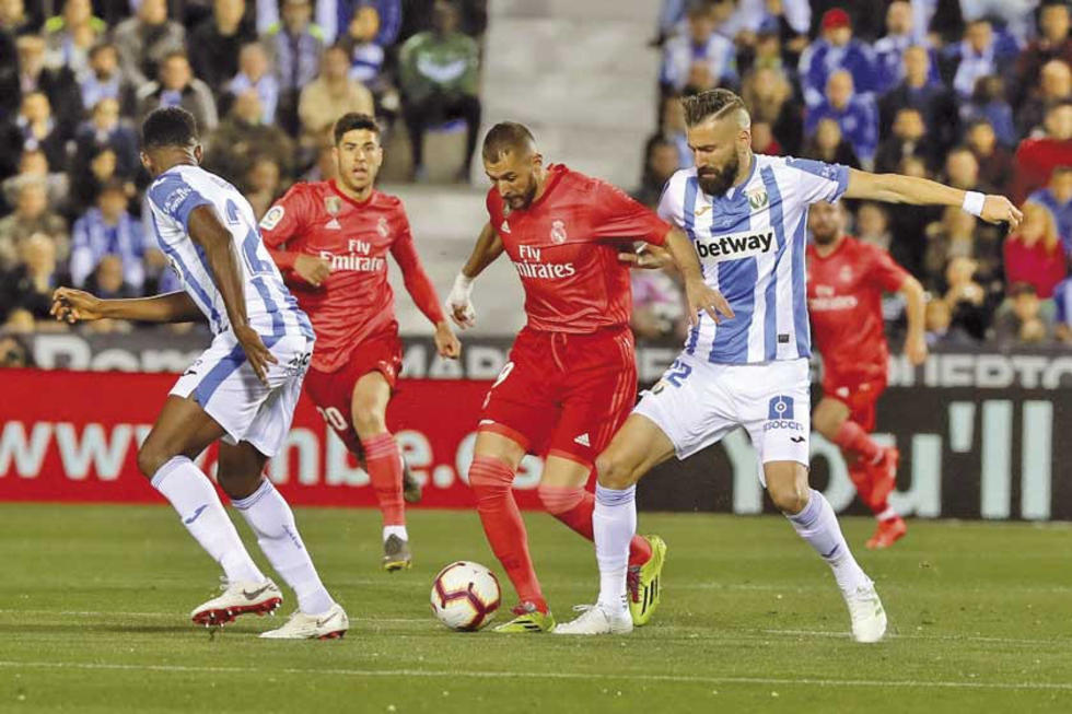 Benzema salva al Real Madrid de nueva derrota