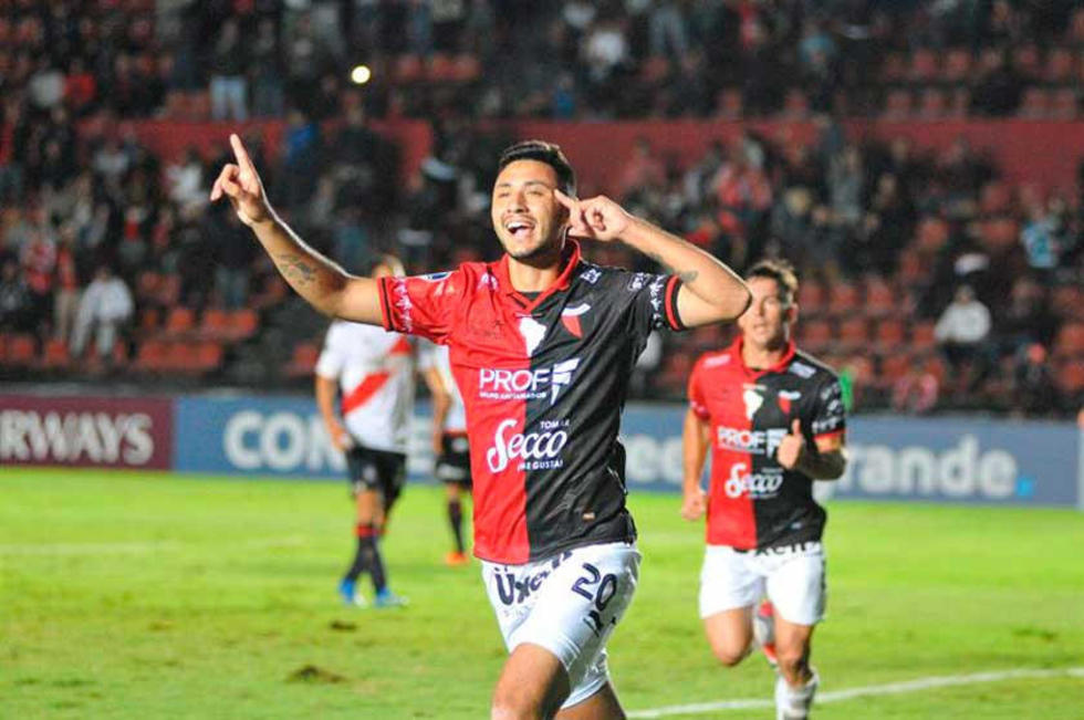 Colón gana con suplentes a Municipal y pasa a la segunda fase de la Copa Sudamericana