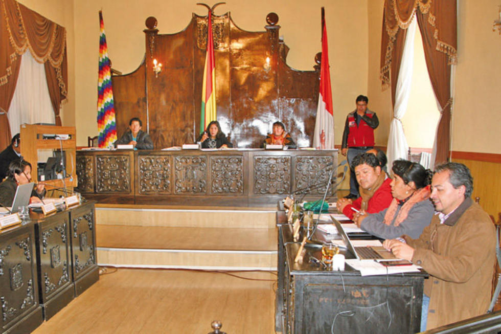 Concejales plantean devolución de recursos de viajes al exterior