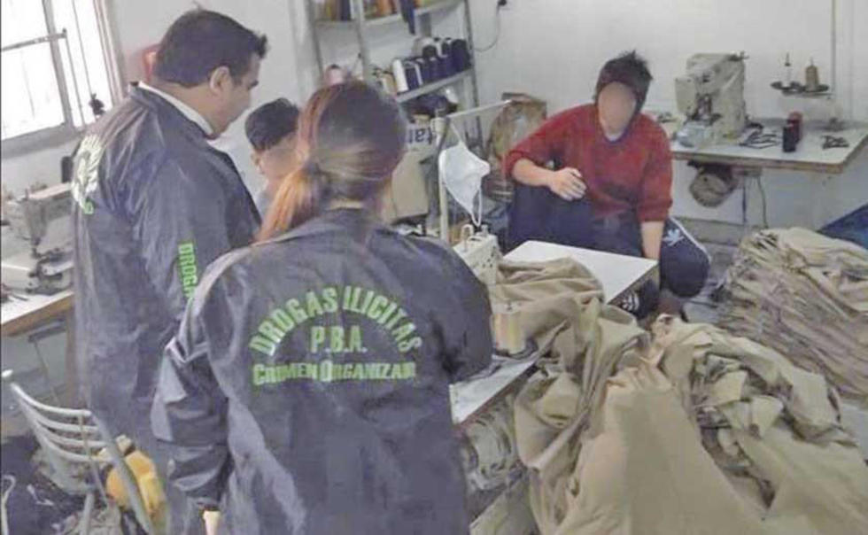 Argentina: rescatan a 18 bolivianos que eran esclavizados en talleres