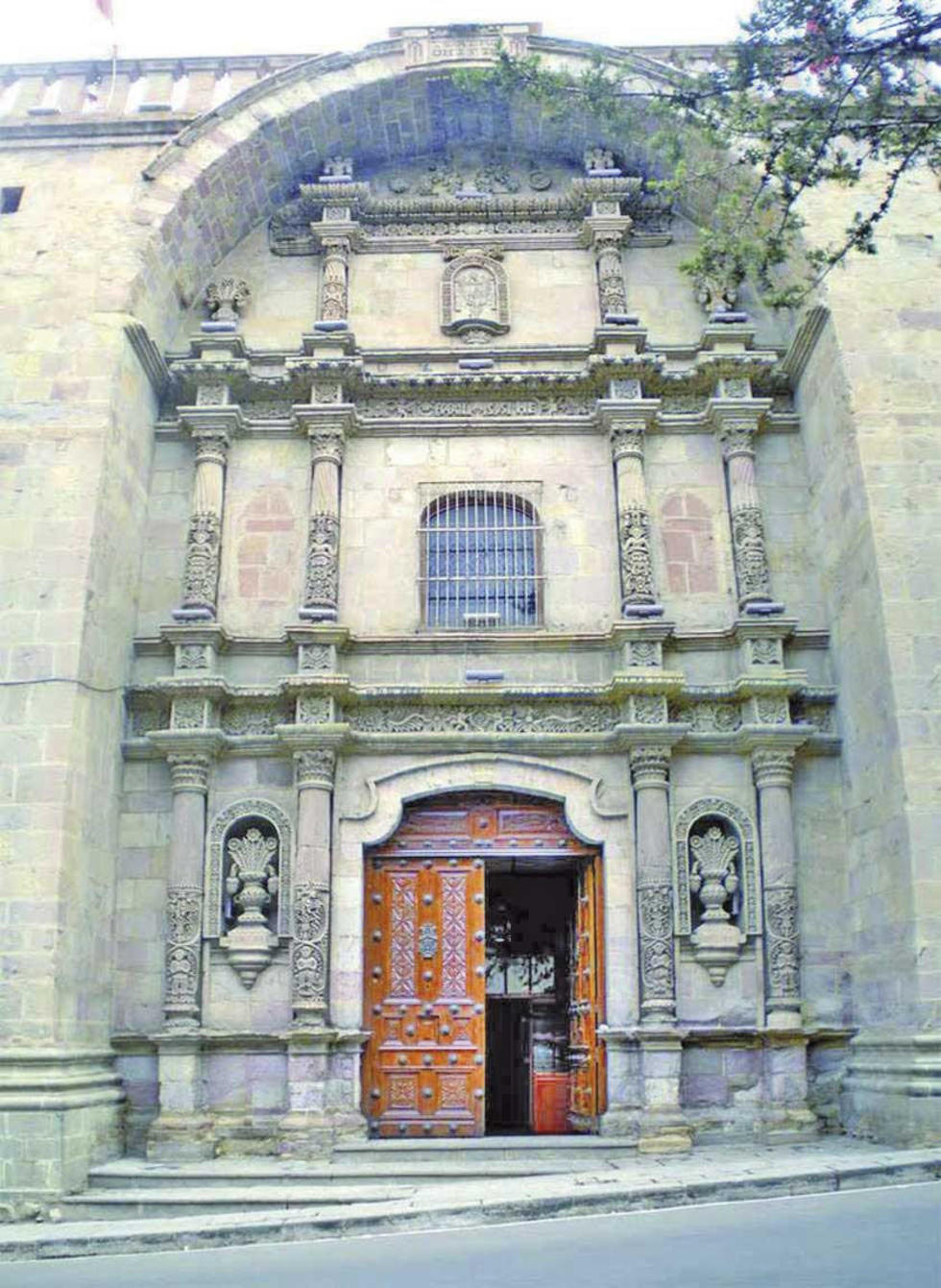 Condecorarán a la escuela Omiste por sus 50 años