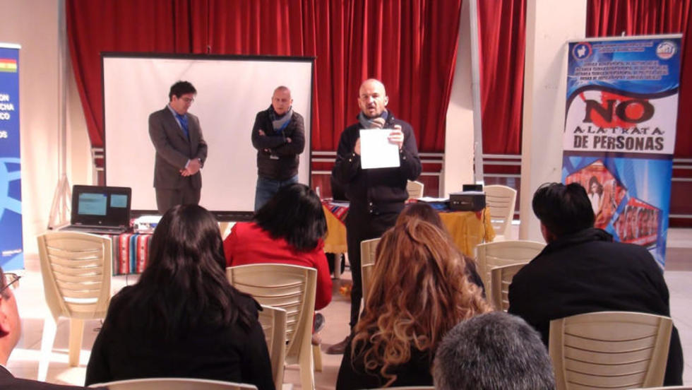 Expertos buscan fortalecer lucha contra la trata y tráfico