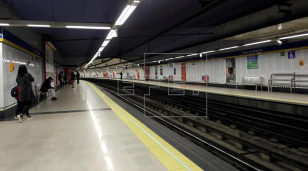 Texto íntegro del "Quijote" empapela metro de Madrid