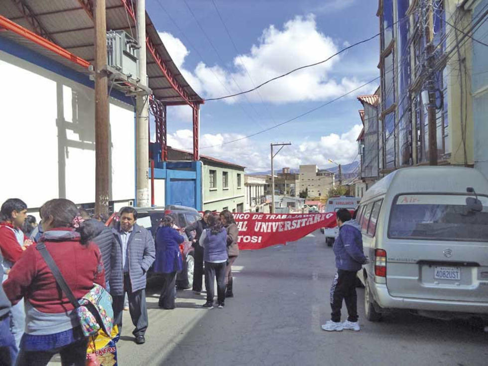 Seguro Universitario acató paro de 24 horas