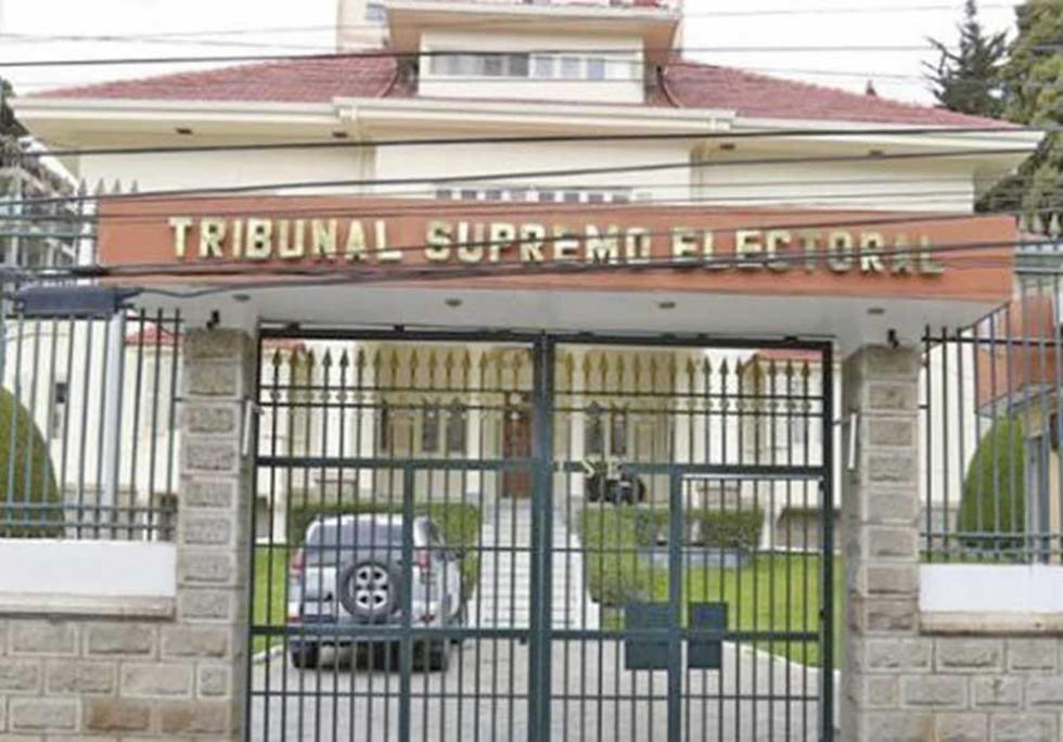 Renuncia el director del Sereci y la jefa de presupuestos del TSE