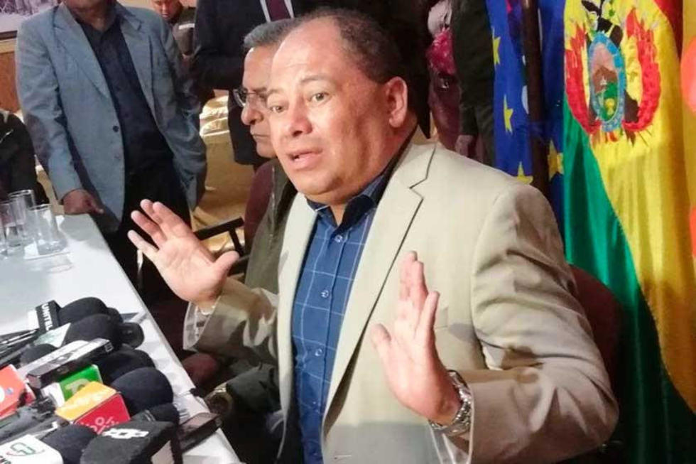 Legisladores de oposición piden destituir a Romero
