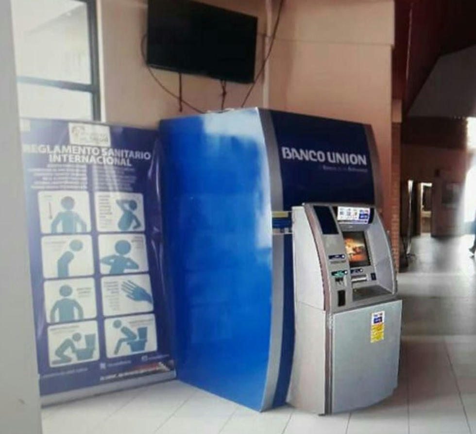 El Banco Unión instala un cajero en el aeropuerto de Potosí