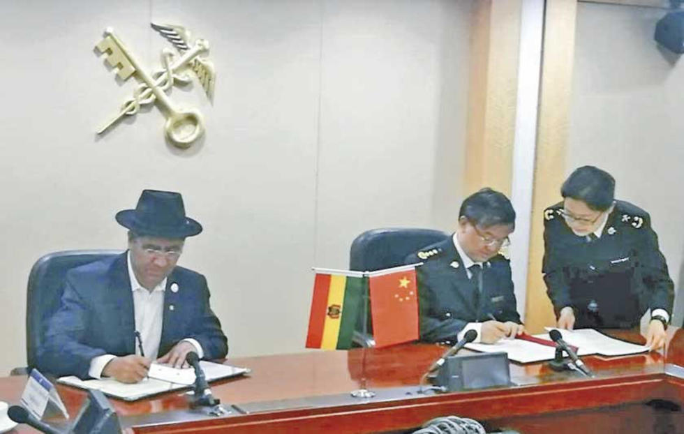 Bolivia firma con China protocolo para la exportación de carne