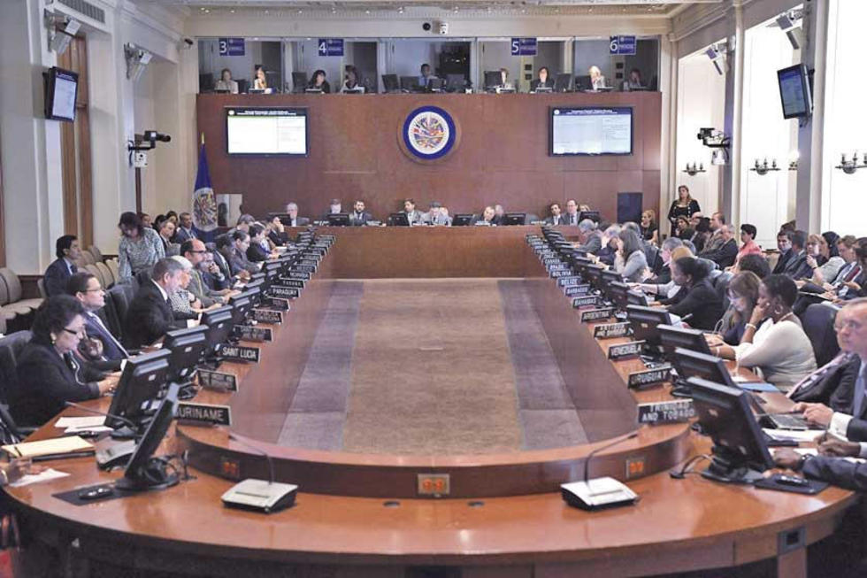 Maduro y Guaidó pugnan por la situación de Venezuela en la OEA