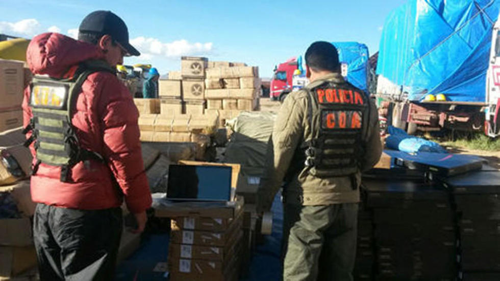 Aprehenden a dos acusados por impedir trabajo policial