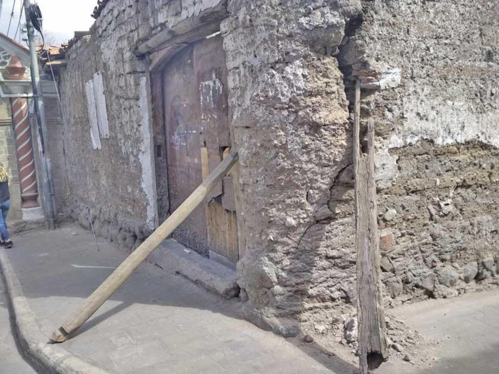 Critican que dueños causen derrumbamiento de casas