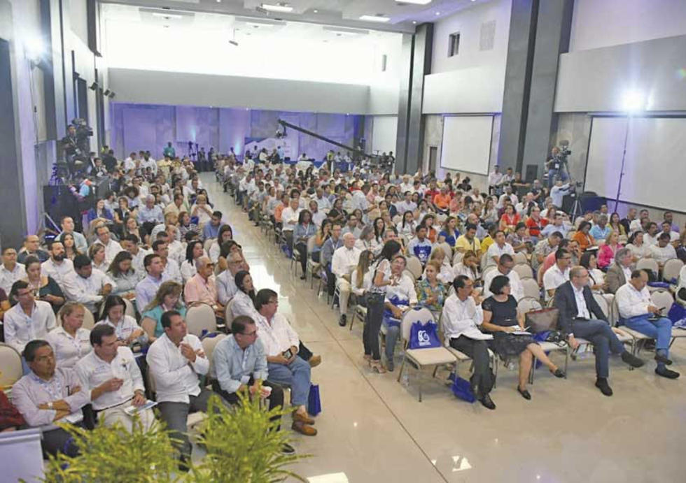 Pese a críticas, cuatro concejales viajan a encuentro de Colombia