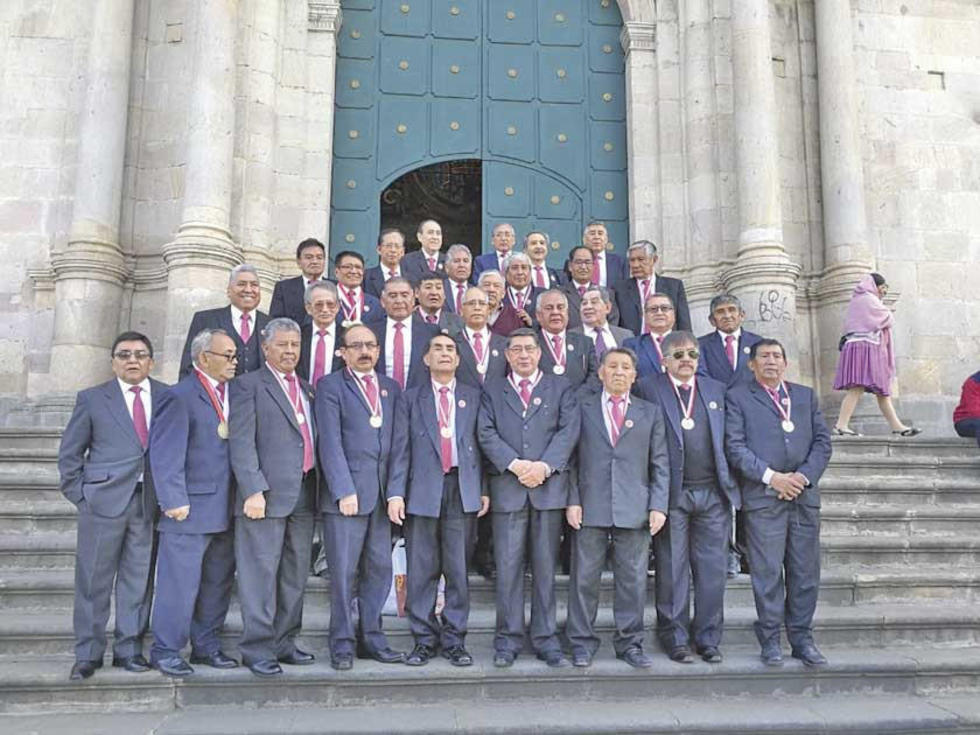 El Pichincha rindió homenaje ayer a los maestros y exalumnos fallecidos