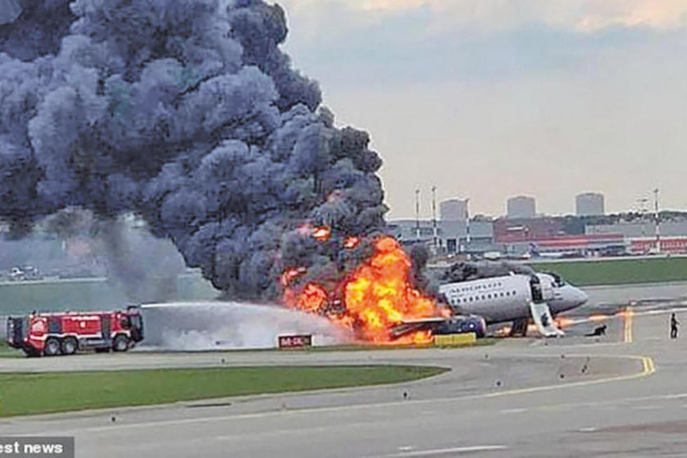 Grave accidente aéreo deja  41 fallecidos en pista rusa