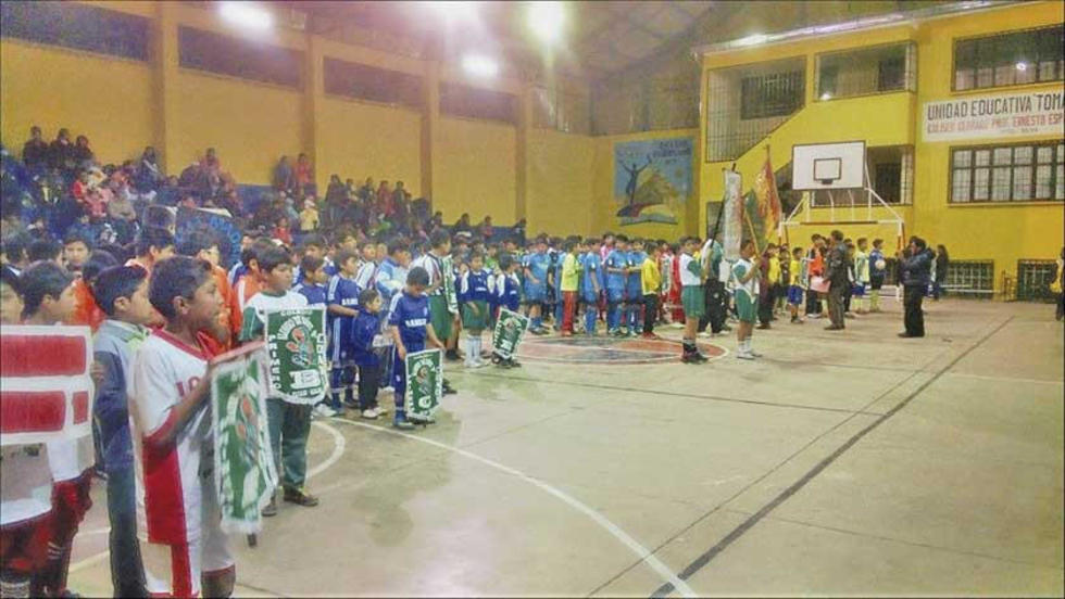 Aprueban condecoración a la escuela José Alonso de Ibáñez