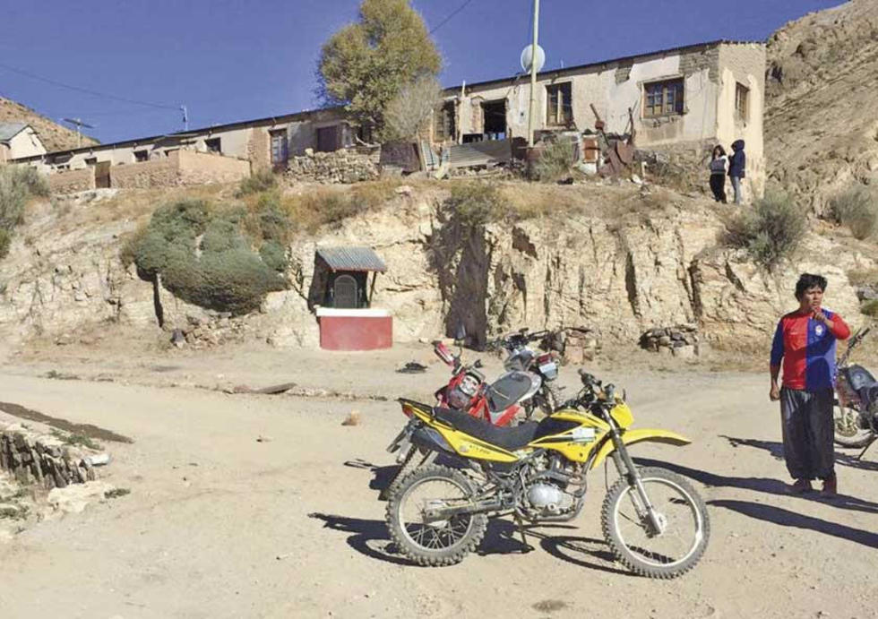 Conductores de motos se estrellaron y están heridos