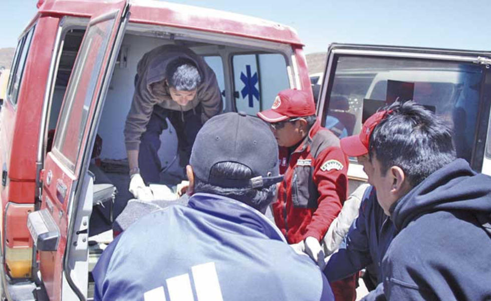 Ocho personas resultaron heridas tras una colisión frontal de vagonetas