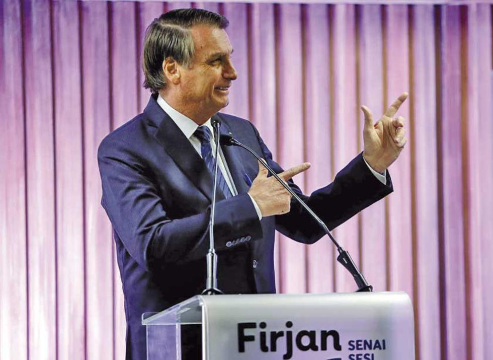 Bolsonaro modifica norma que permite portar pistolas en Brasil