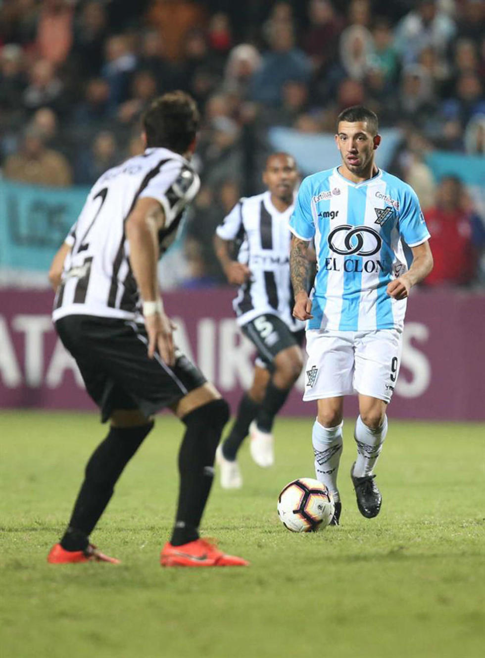 Los uruguayos Wanderers y Cerro no se hacen daño