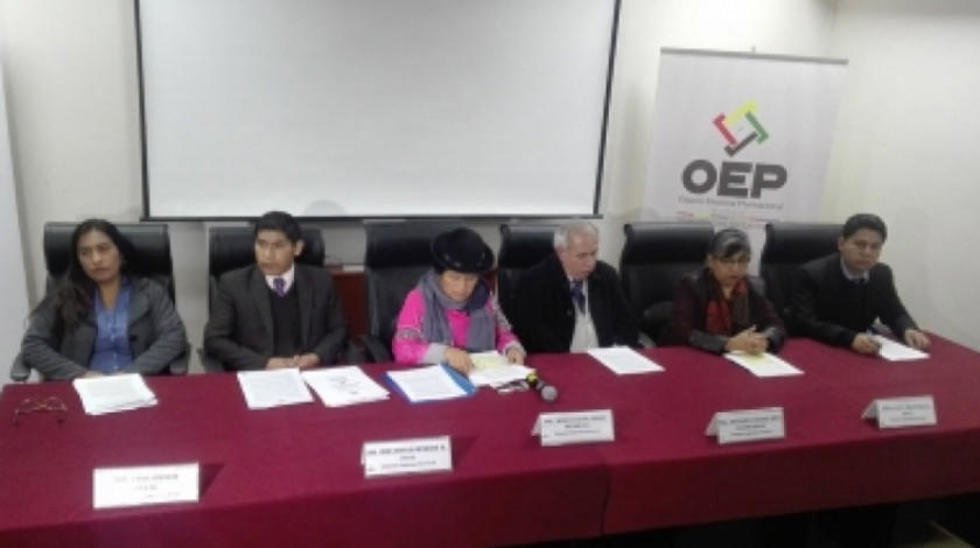 Arrancan las elecciones y el TSE descarta renuncia de sus vocales